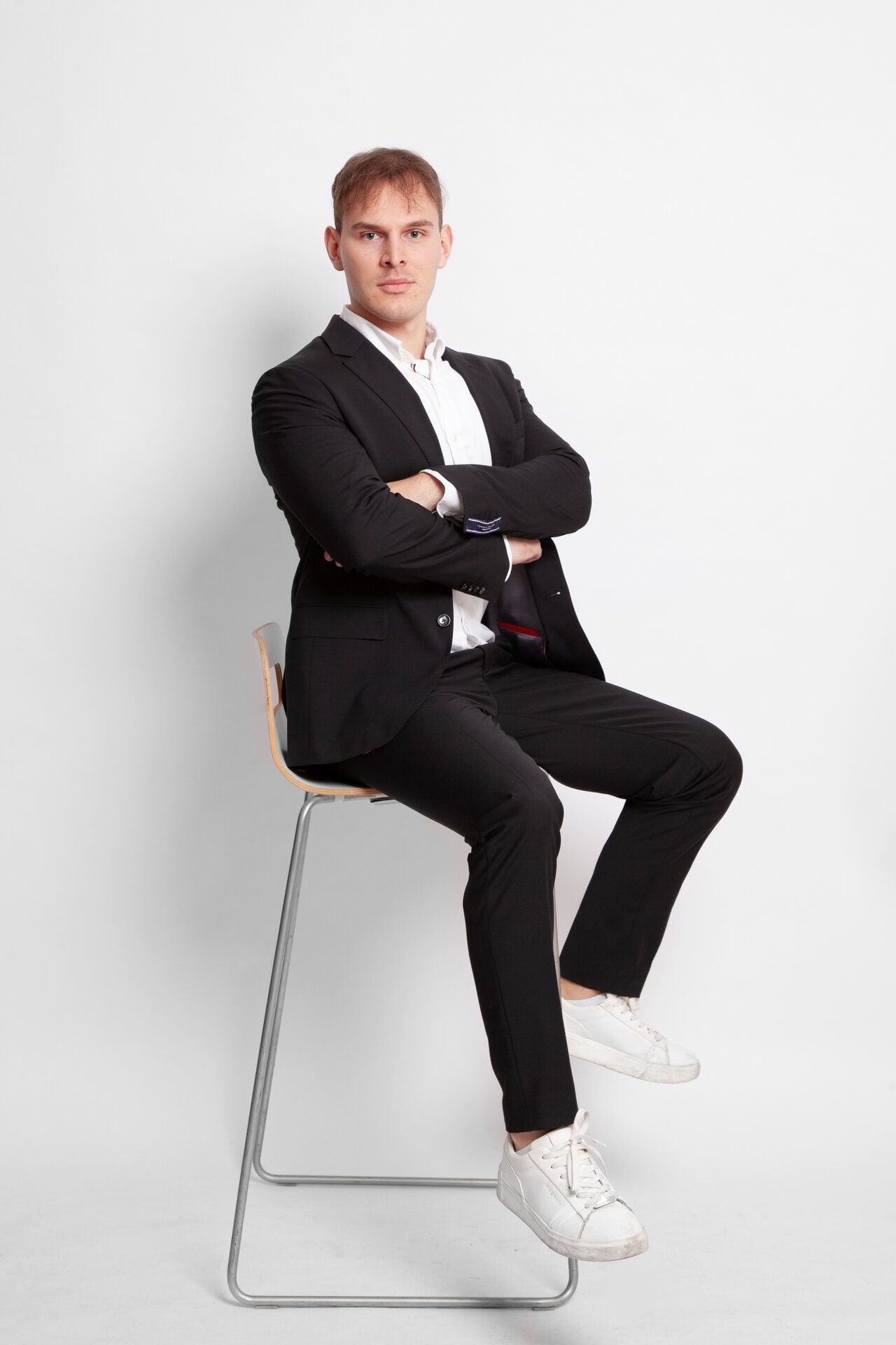 Professionelles Teammitglied der BTR München in Businesskleidung.